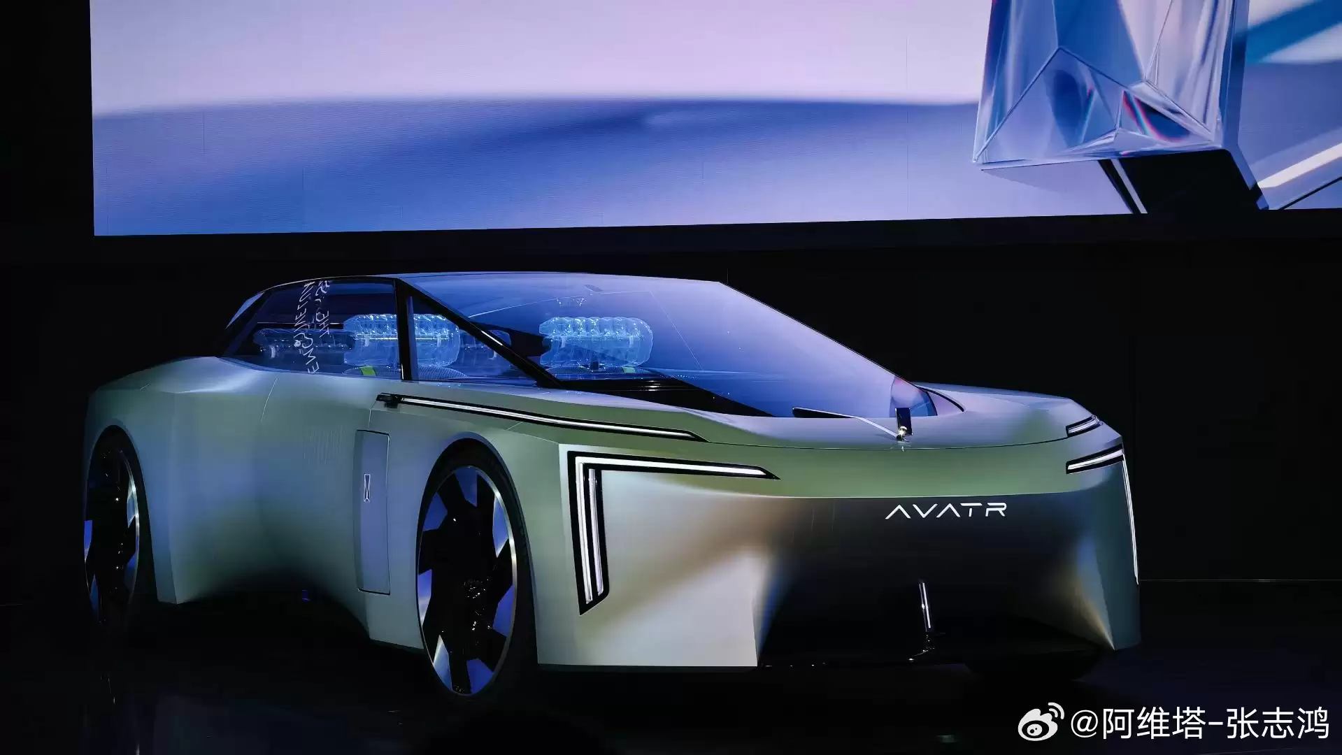 阿维塔 VISION XPECTRA 概念车实拍图公布：车身长度 5.8 米、配备棱柱形玻璃舱体