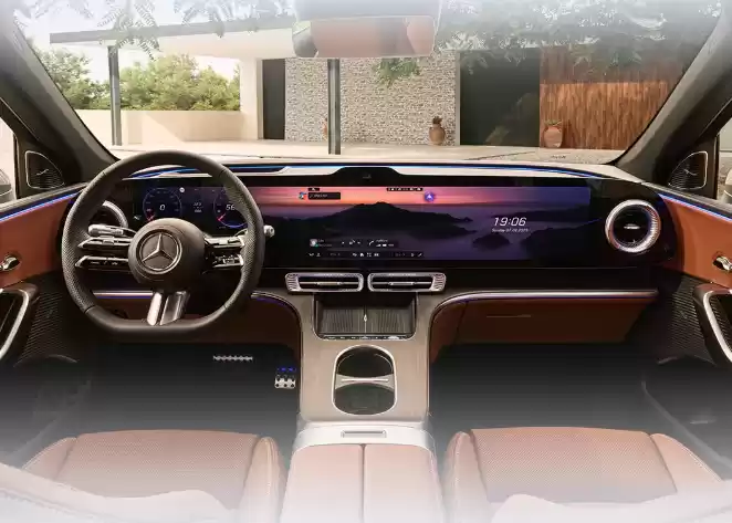 全新梅赛德斯-奔驰纯电 GLC 全球首发：国产长轴距版明年上市并首推 6 座车型