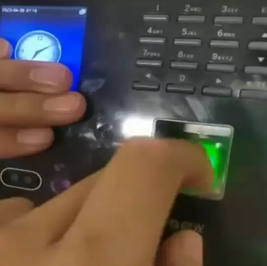 伪造指纹“代打卡”,两名员工被辞退后起诉公司遭驳回