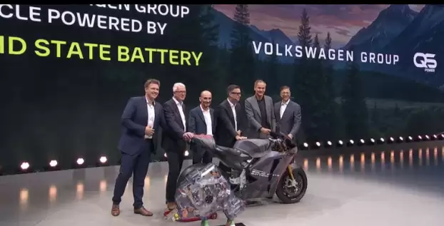 能量密度达 844Wh / L,QuantumScape 和大众联合展示搭载固态电池的杜卡迪摩托车