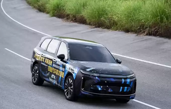 上汽通用五菱与华为深化合作首车,宝骏华境 S 伪装车曝光