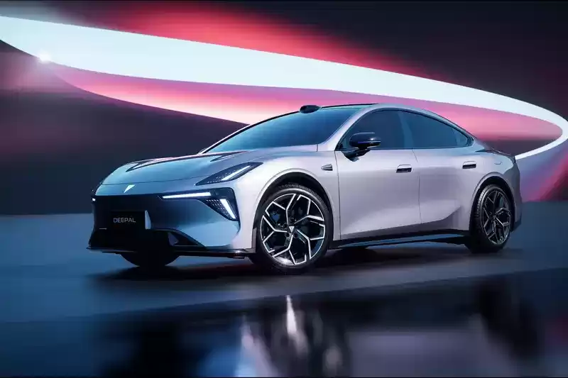 长安深蓝 L06 轿跑全球首发亮相:首搭 3nm 车规级芯片,采用磁流变悬架