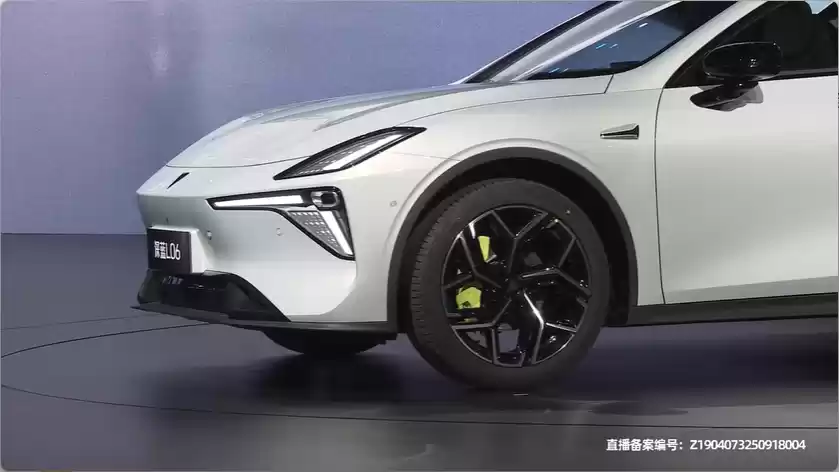 长安深蓝 L06 轿跑全球首发亮相:首搭 3nm 车规级芯片,采用磁流变悬架
