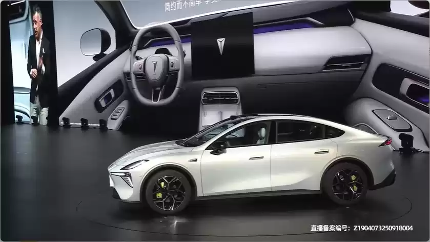 长安深蓝 L06 轿跑全球首发亮相:首搭 3nm 车规级芯片,采用磁流变悬架