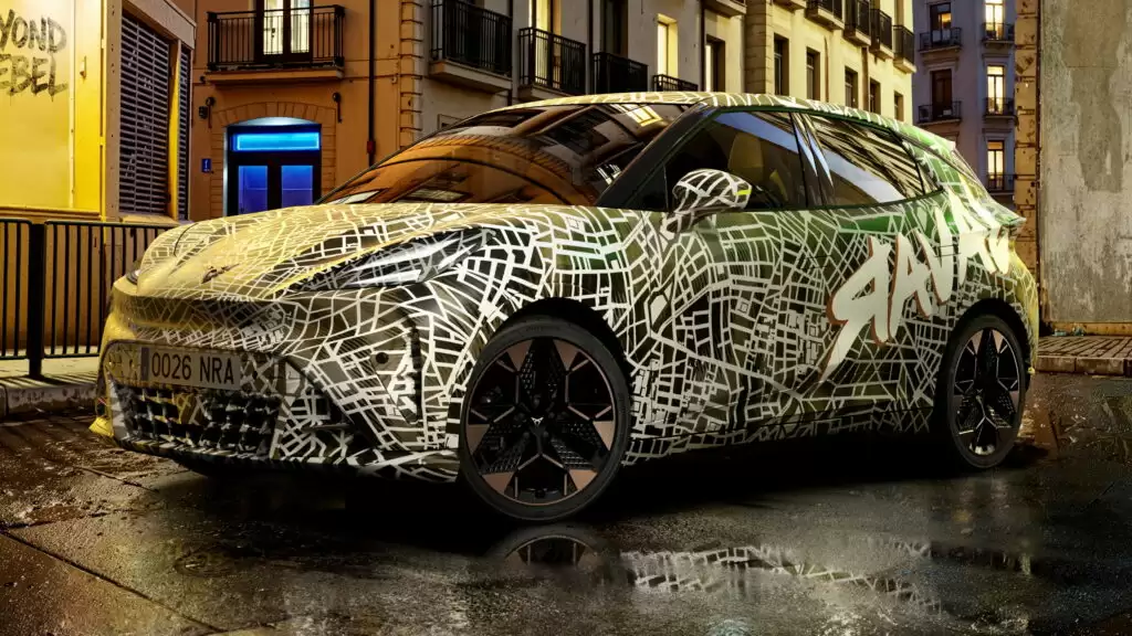 大众全新纯电性能小车 Raval 预告图公布:最大 223 马力,标配运动底盘