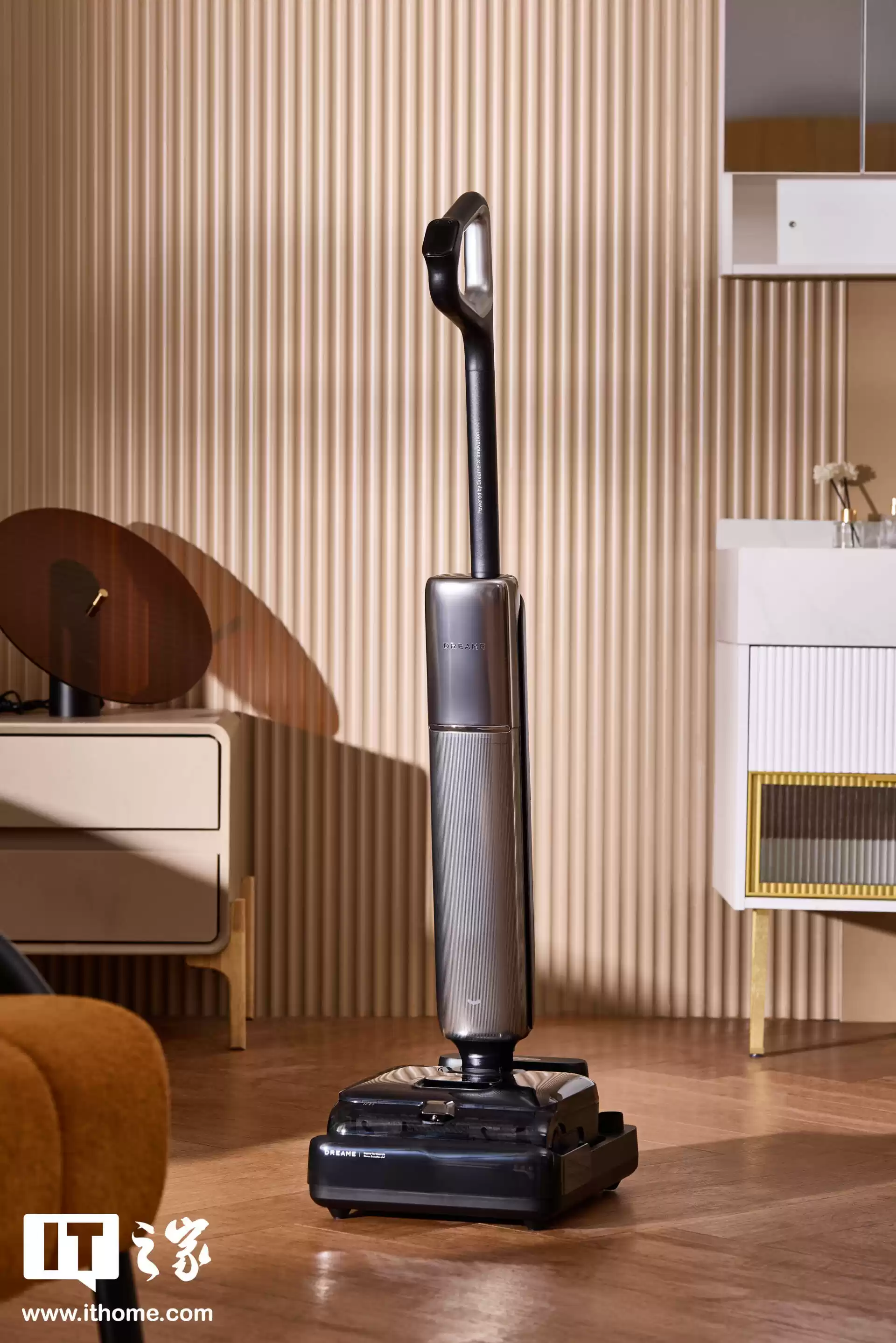 【IT之家图赏】全球首创 AI「双刮洗」机械臂：追觅洗地机 T60 Ultra 实拍