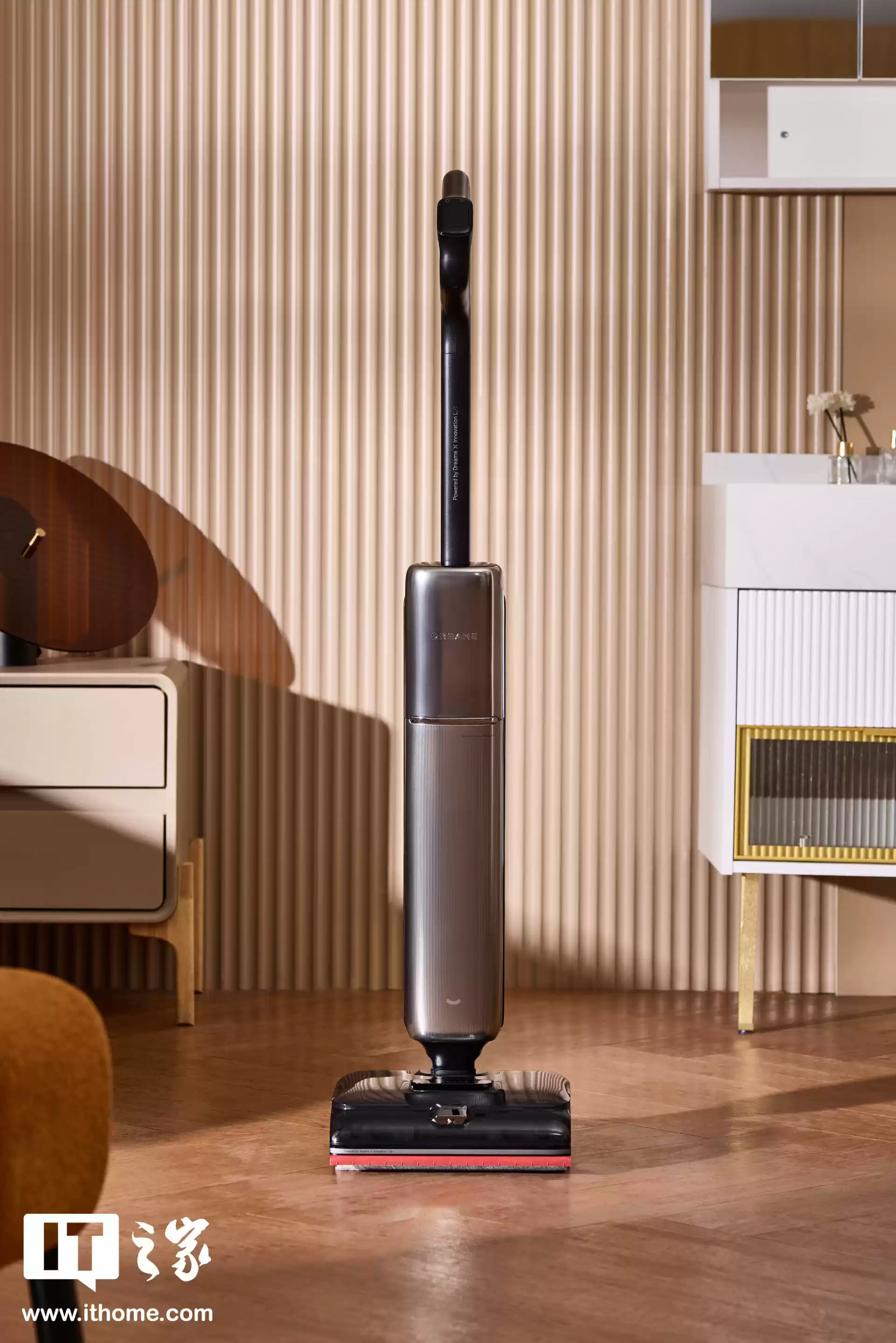 【IT之家图赏】全球首创 AI「双刮洗」机械臂：追觅洗地机 T60 Ultra 实拍