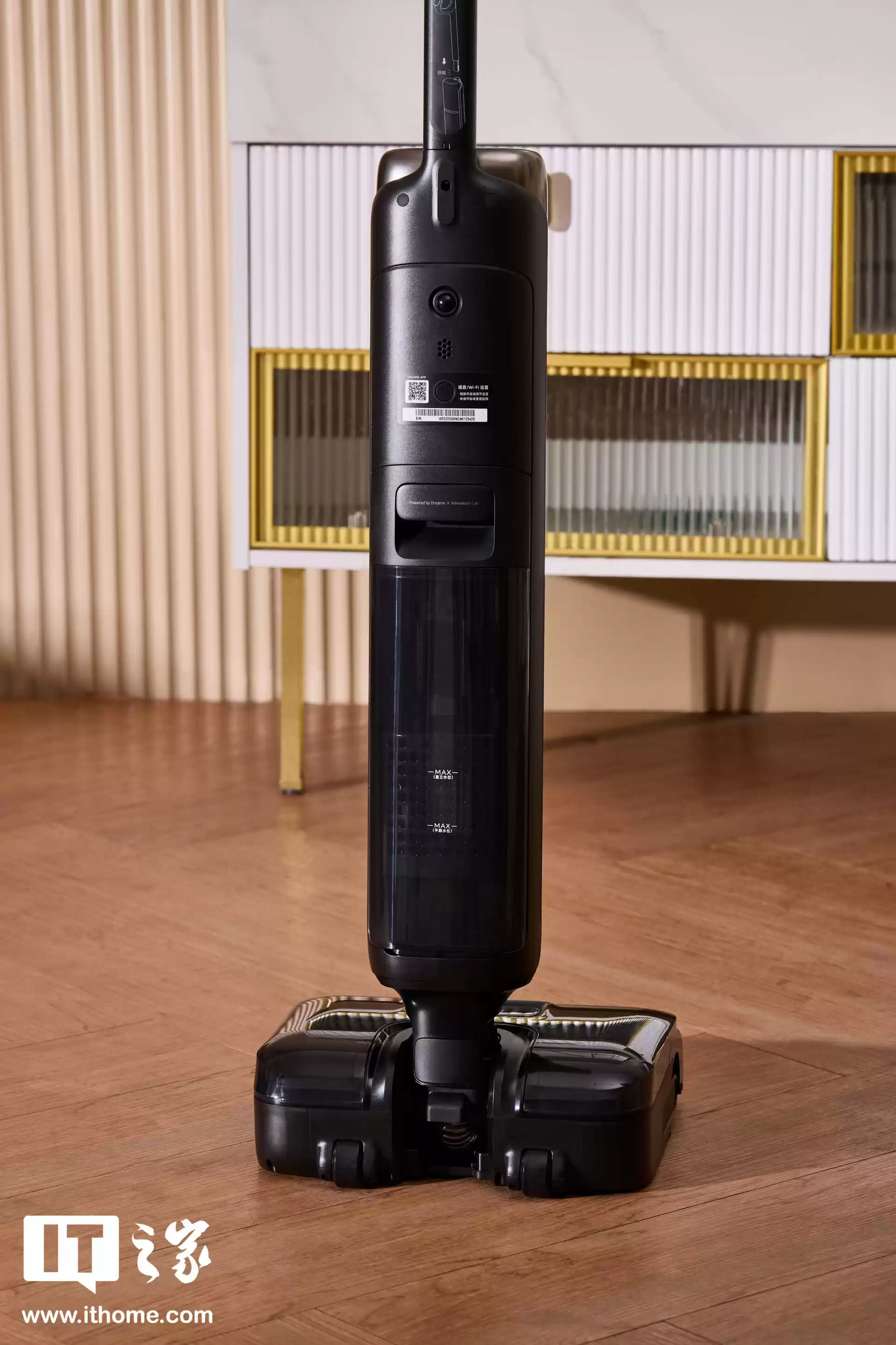 【IT之家图赏】全球首创 AI「双刮洗」机械臂：追觅洗地机 T60 Ultra 实拍