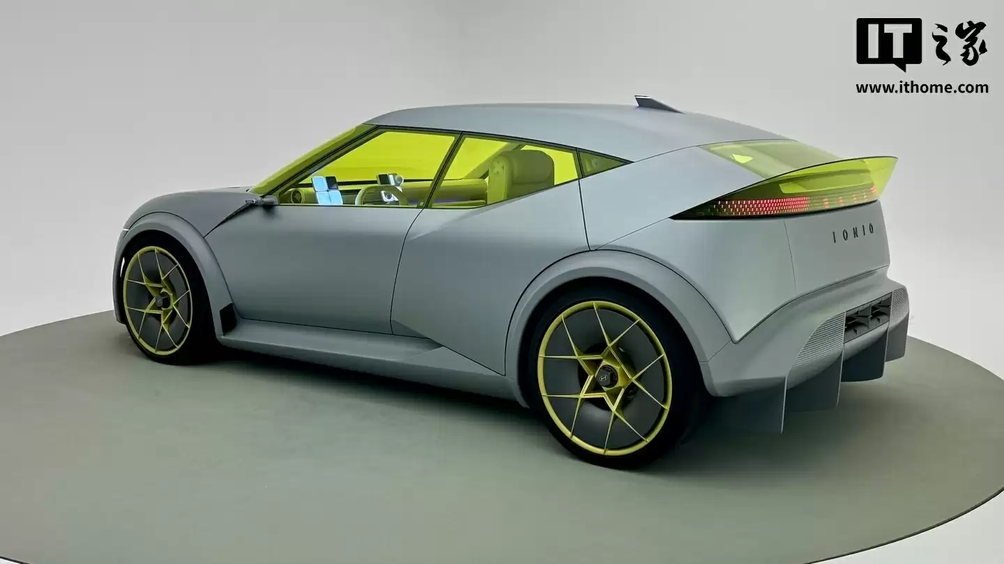 现代 THREE 两厢小车亮相 2025 德国慕尼黑车展：对开车门、模块化座舱，有望 2027 年量产