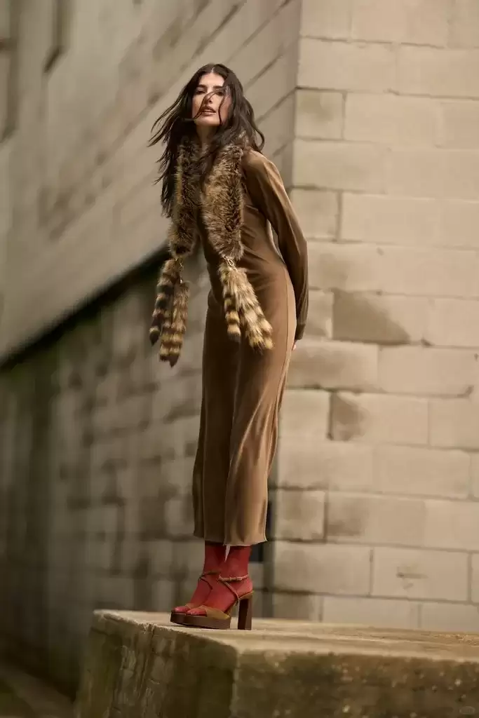 适马 135mm f/1.4、20-200mm f/3.5-6.3、35mm f/1.2 三款镜头渲染图曝光