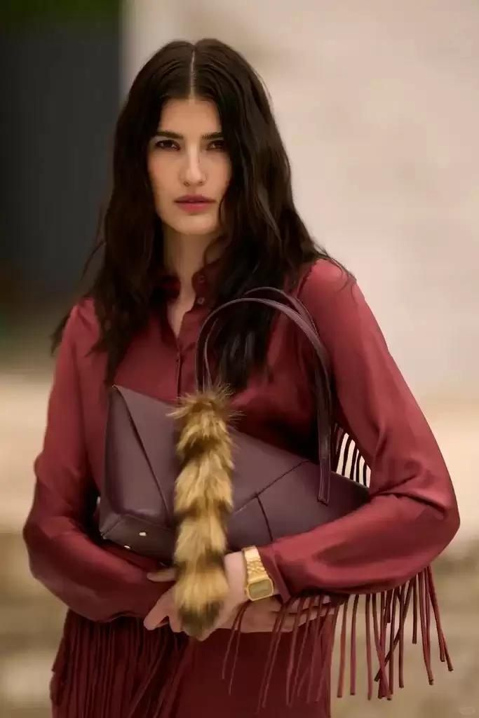 适马 135mm f/1.4、20-200mm f/3.5-6.3、35mm f/1.2 三款镜头渲染图曝光