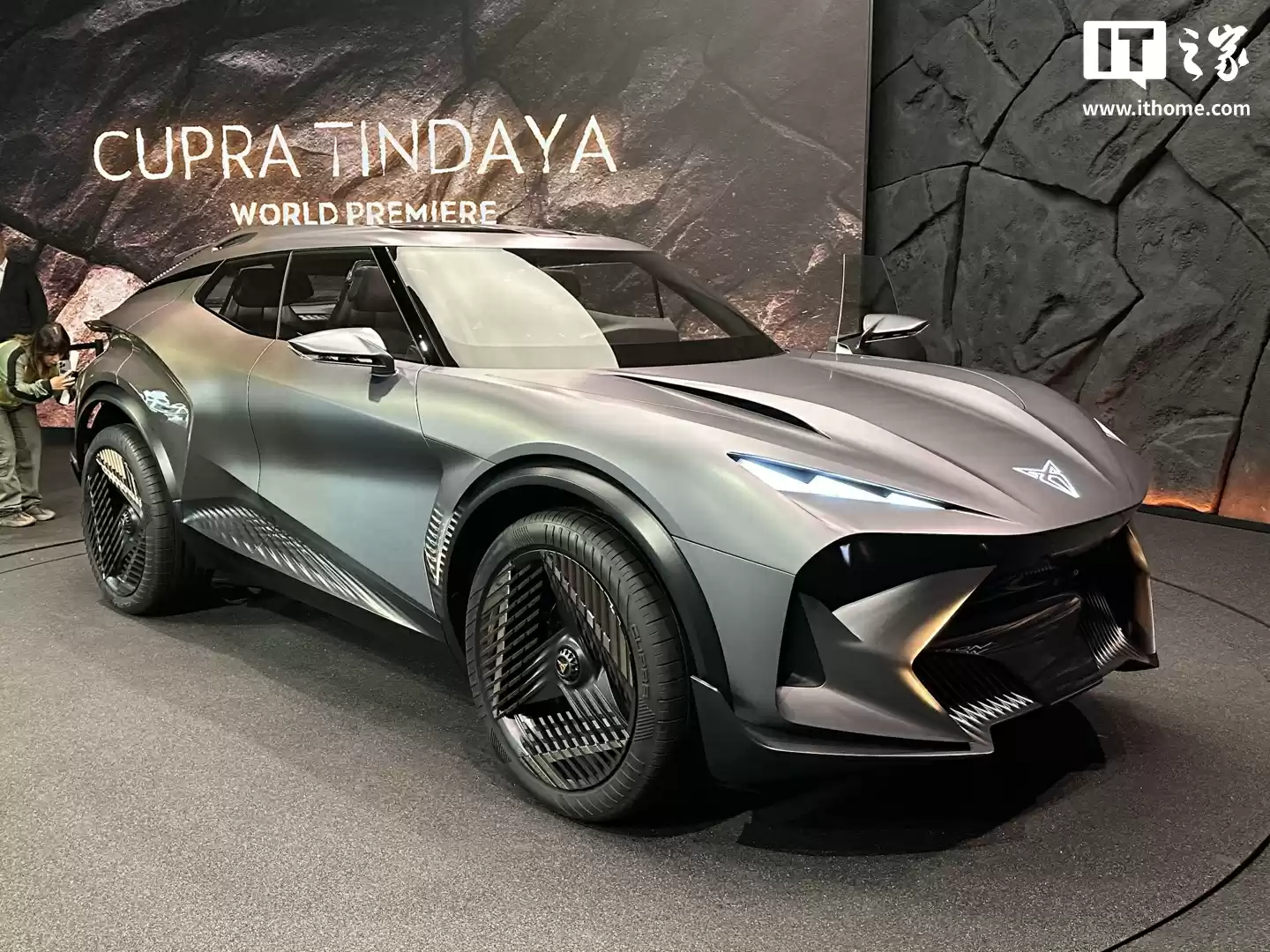 西雅特 Cupra 发布 Tindaya 概念车：对开门设计，外观犀利