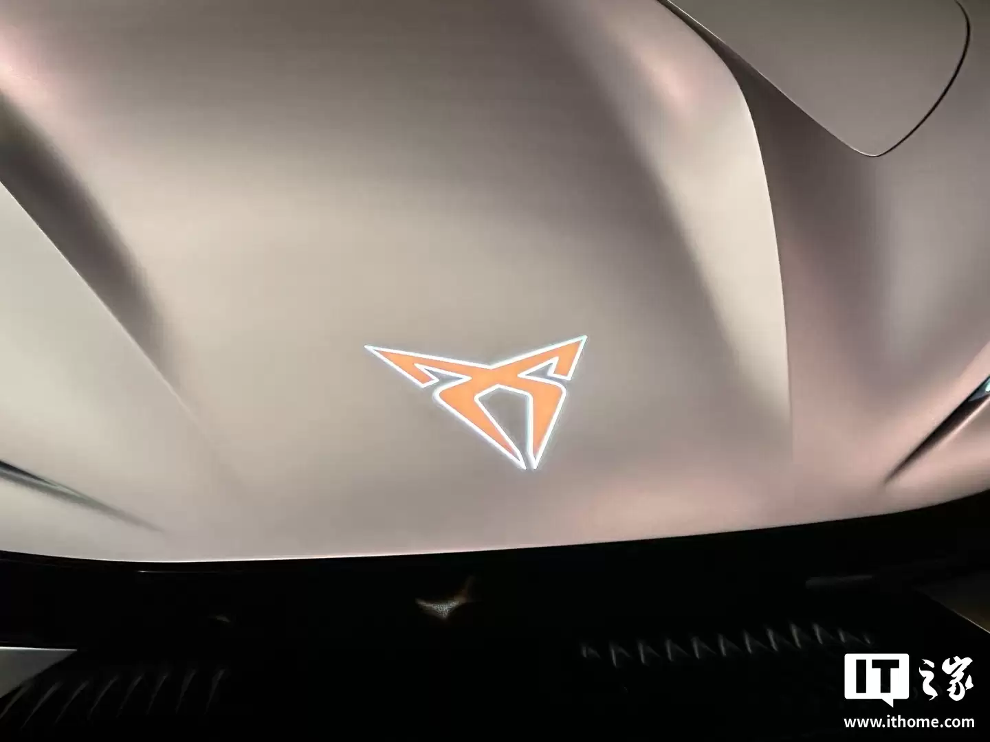 西雅特 Cupra 发布 Tindaya 概念车：对开门设计，外观犀利