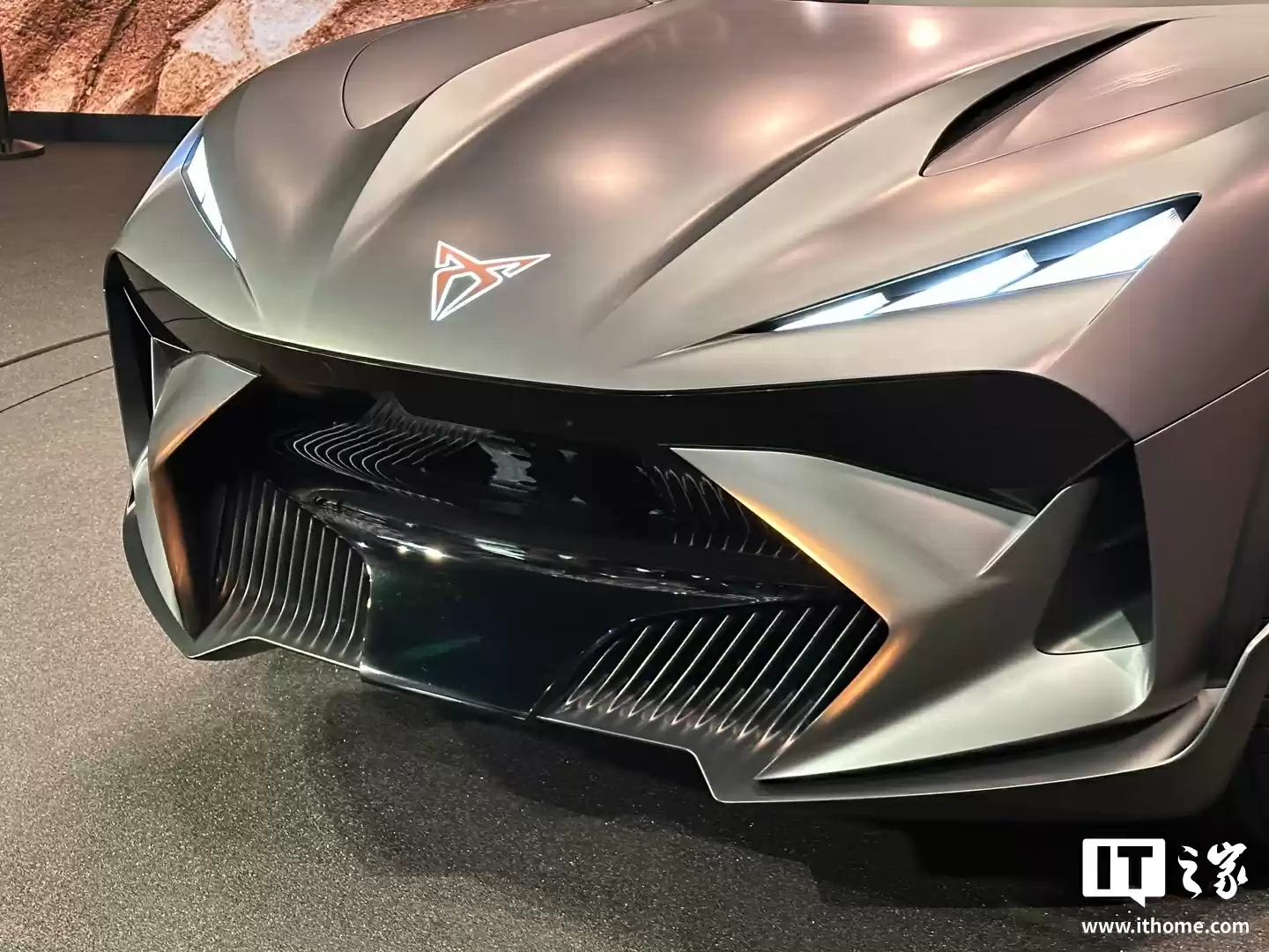 西雅特 Cupra 发布 Tindaya 概念车：对开门设计，外观犀利