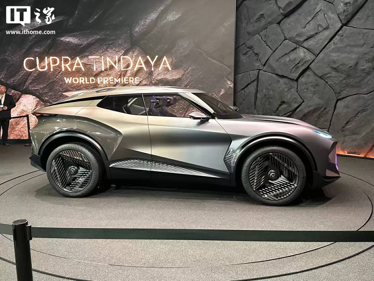 西雅特 Cupra 发布 Tindaya 概念车：对开门设计，外观犀利