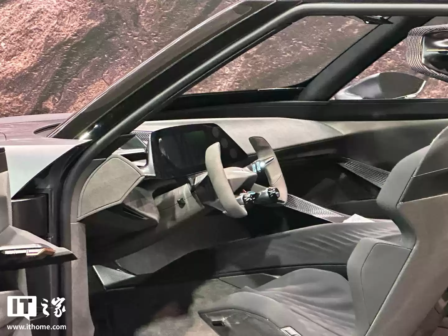 西雅特 Cupra 发布 Tindaya 概念车：对开门设计，外观犀利