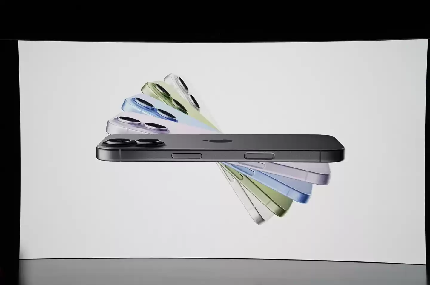 苹果 iPhone 17 标准版发布：6.3 英寸 120Hz 屏幕、A19 芯片、4800 万主摄，售价 799 美元