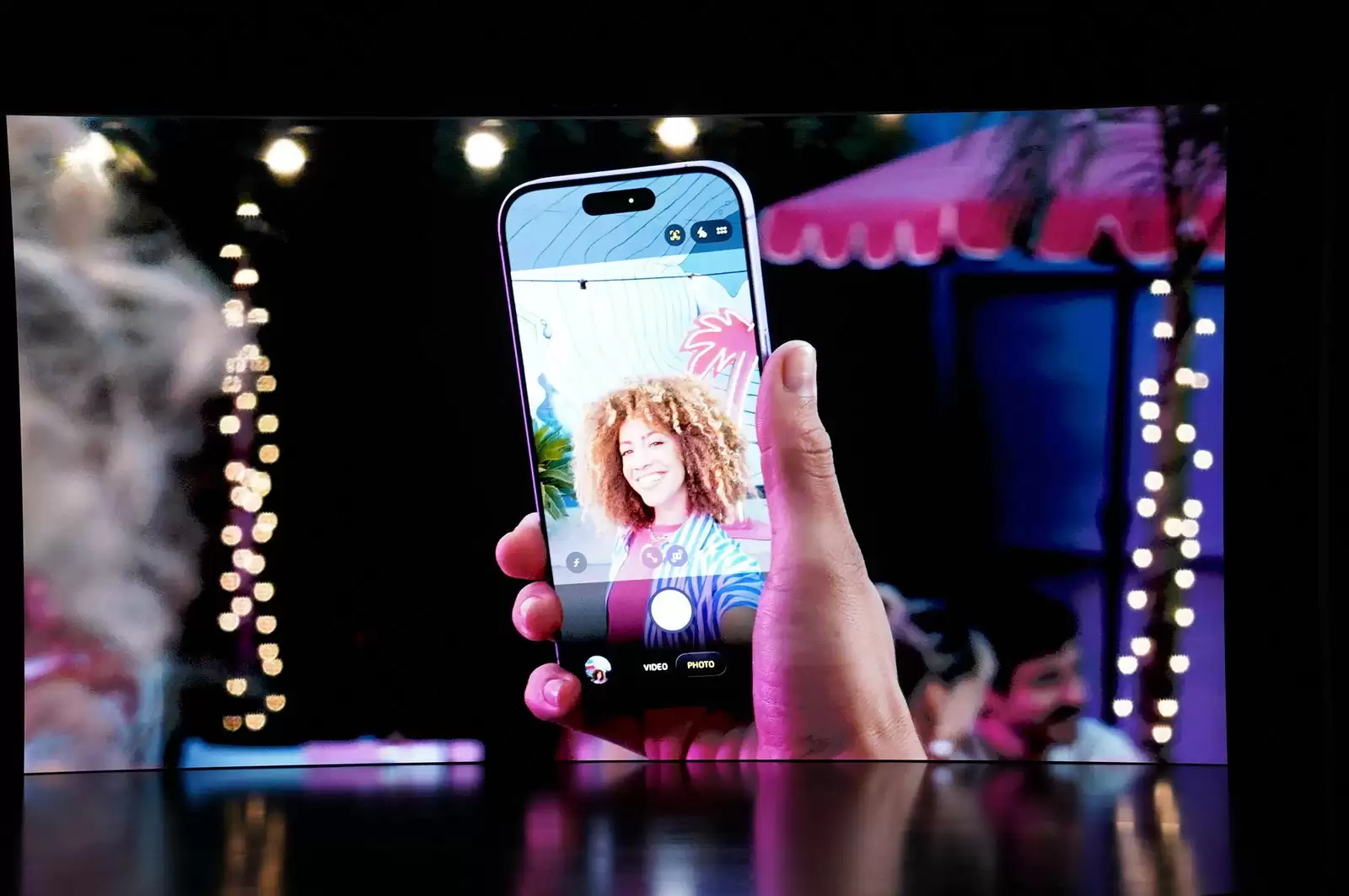 苹果 iPhone 17 标准版发布：6.3 英寸 120Hz 屏幕、A19 芯片、4800 万主摄，售价 799 美元