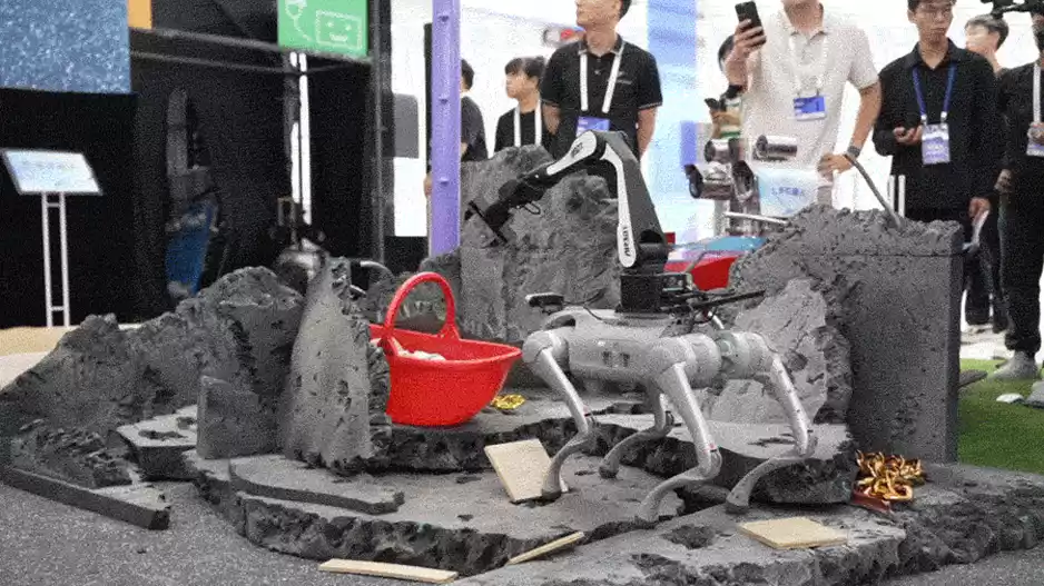 2025外滩大会探营：10000平方米科技展览，看见科技从宏大走向具体