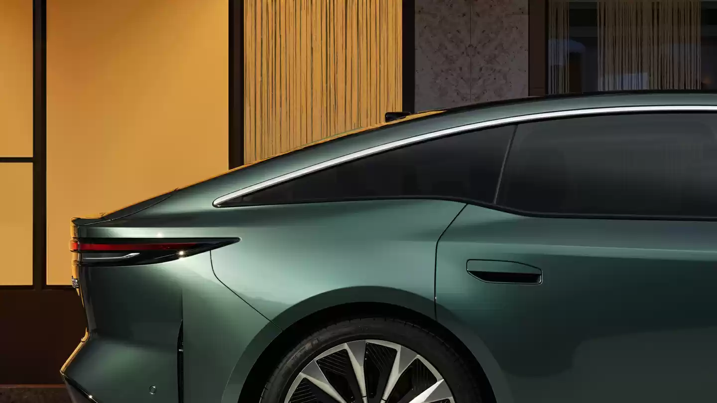 广汽丰田 D 级纯电轿车铂智 7 官图发布：中国团队主导研发，华为电驱 + 鸿蒙座舱 + 小米生态