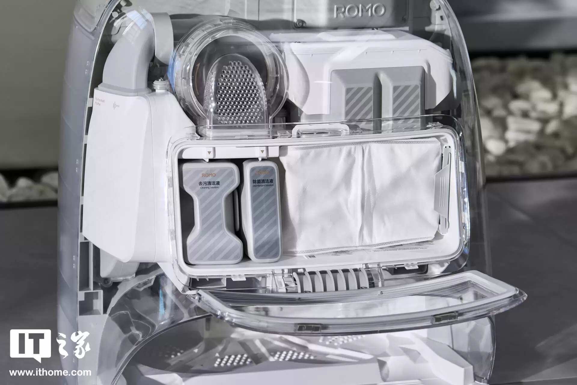 【IT之家评测室】大疆首款扫地机器人 ROMO 体验:无人机巨头的地面清洁挑战