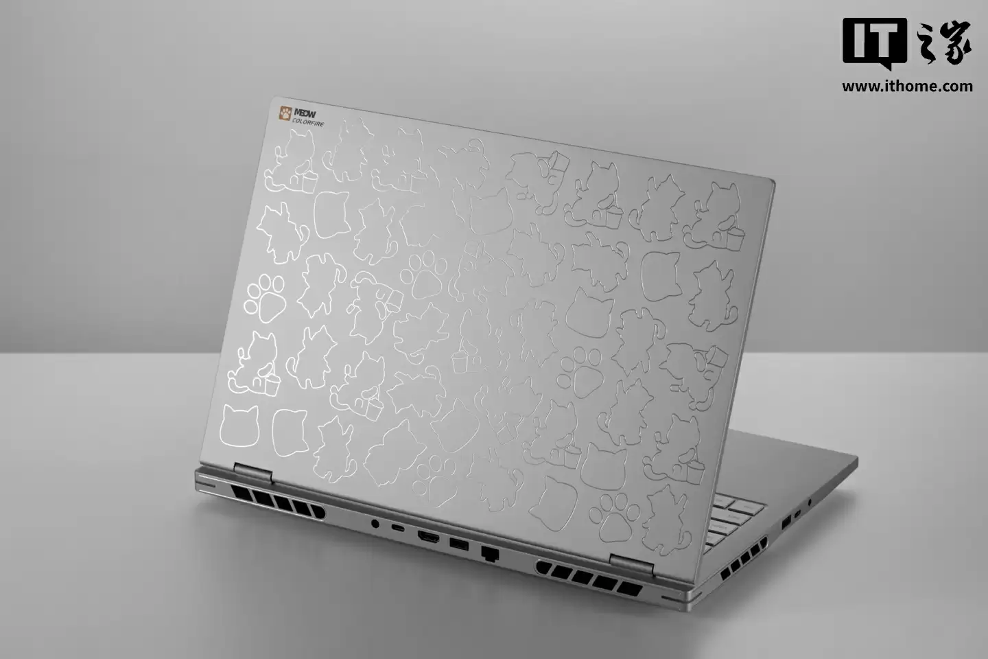 【IT之家开箱】全金属 CNC 精雕拼图风，COLORFIRE MEOW R16 Ultra 游戏本图赏