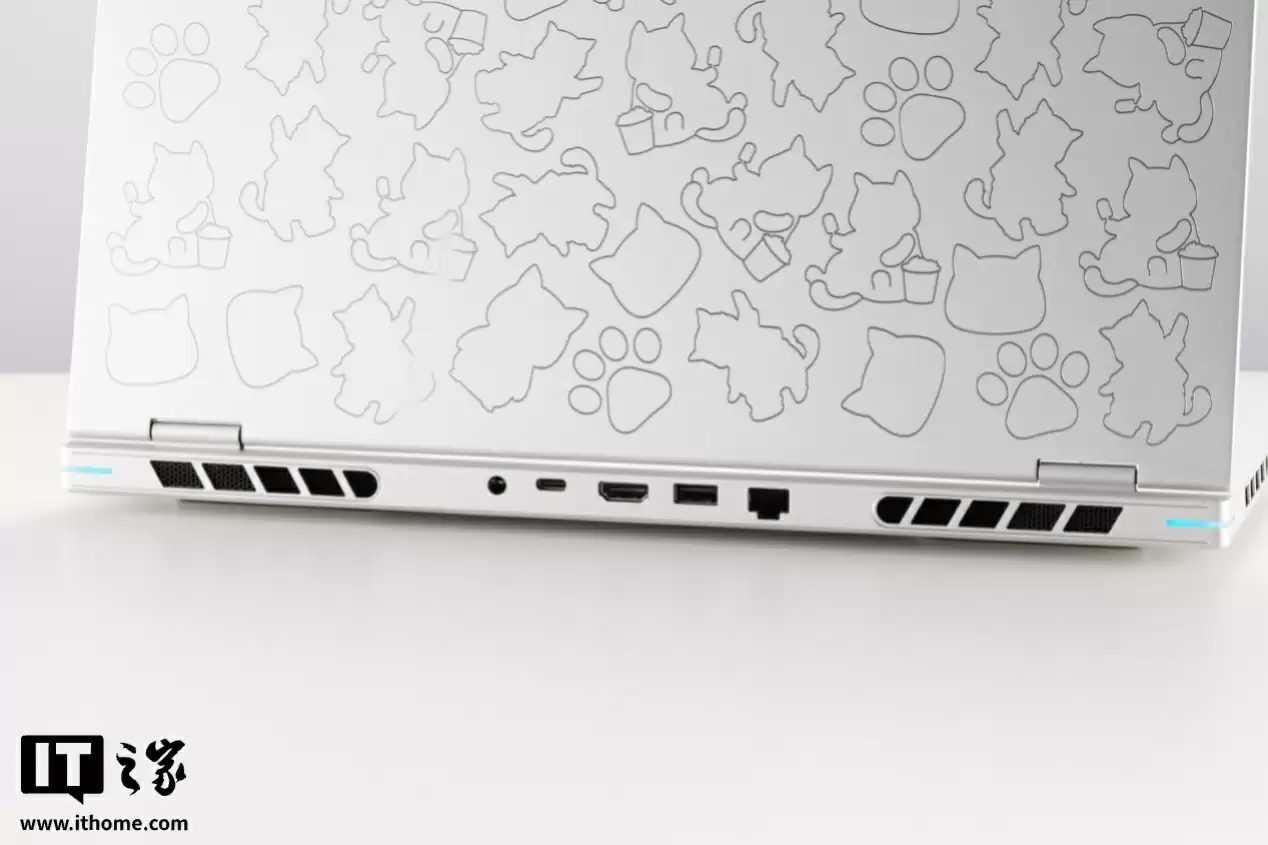 【IT之家开箱】全金属 CNC 精雕拼图风，COLORFIRE MEOW R16 Ultra 游戏本图赏