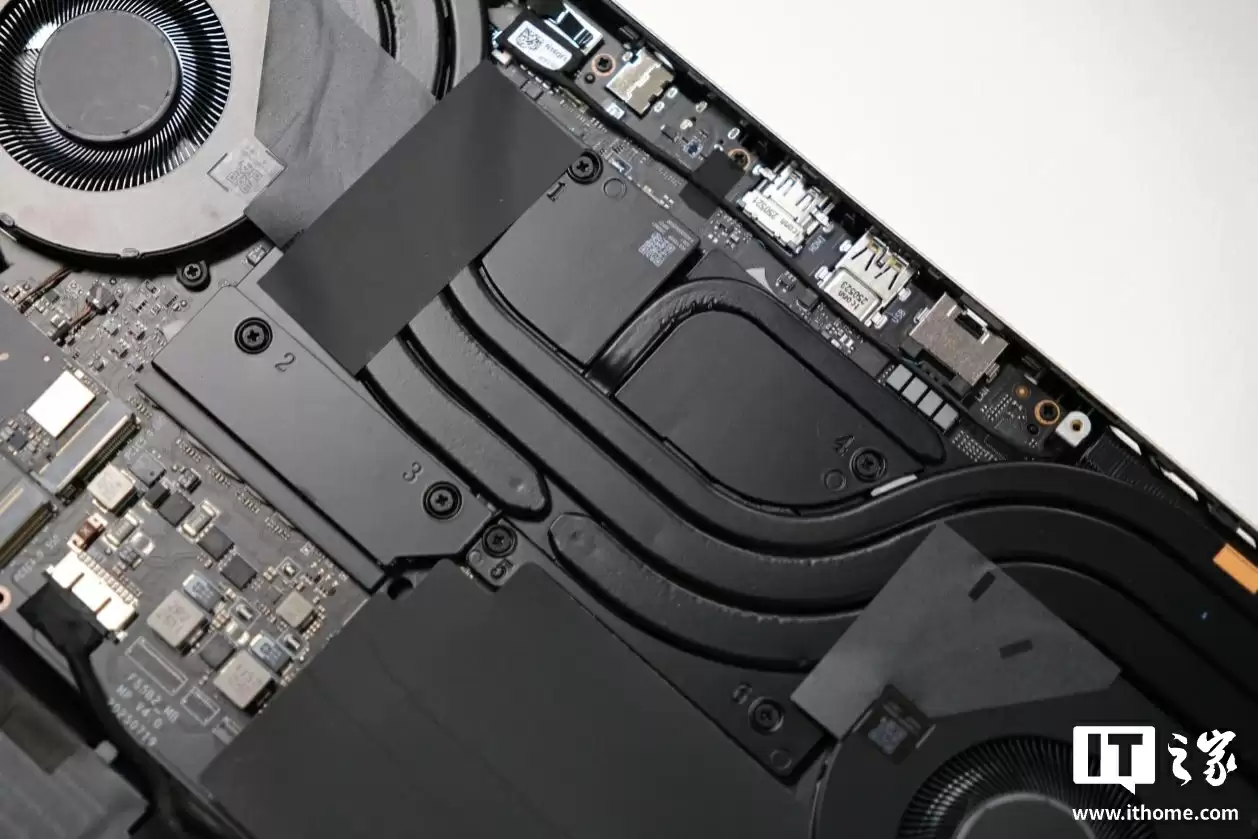 【IT之家评测室】R9 9850HX + RTX 5060,COLORFIRE MEOW R16 萌潮游戏本评测