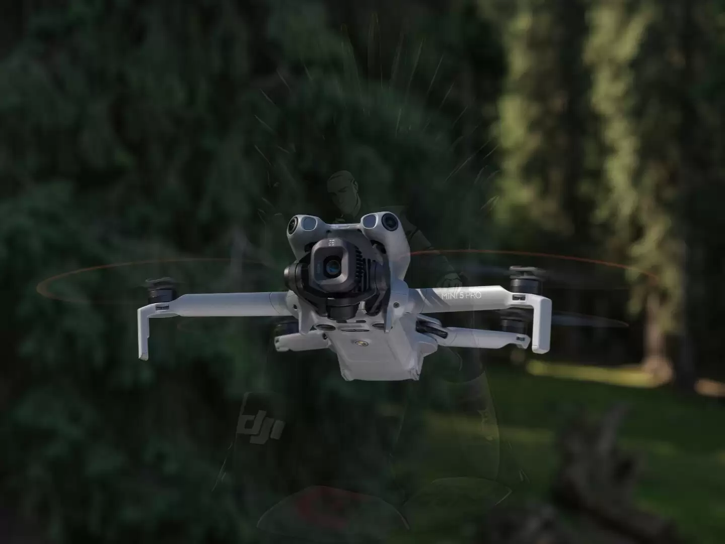 大疆 DJI Mini 5 Pro 无人机宣传图曝光:1 英寸传感器、重量低于 250 克
