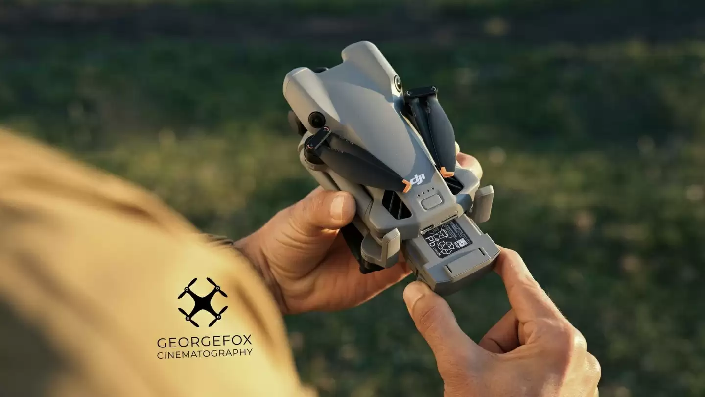 大疆 DJI Mini 5 Pro 无人机宣传图曝光:1 英寸传感器、重量低于 250 克