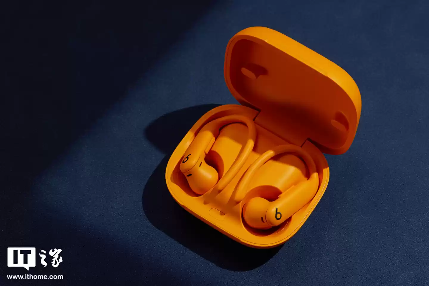 Beats 旗下 Powerbeats Pro 2 耳机将随苹果 iOS26 获固件升级：改进心率检测速度、支持计步