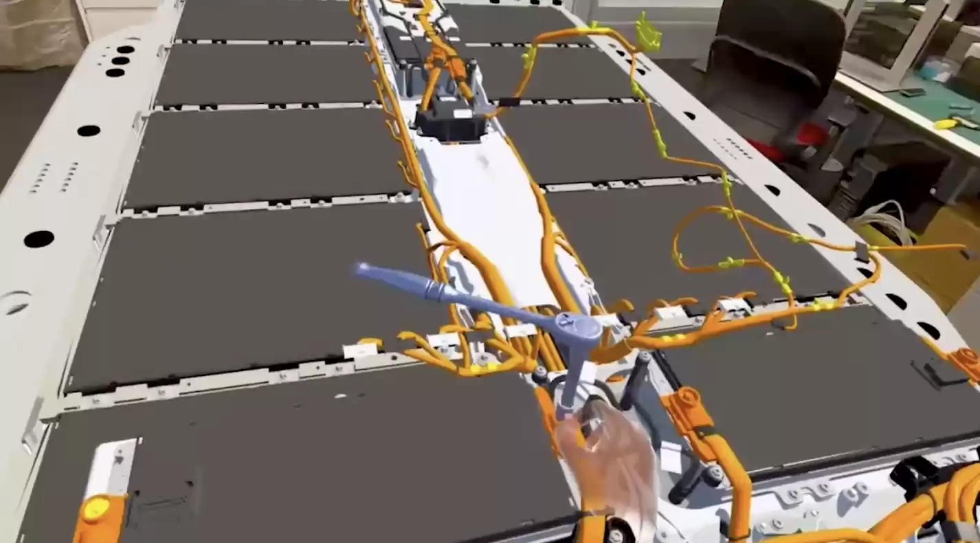 宝马为 Meta Quest 3 头显开发 Impossible Battery 教学软件,帮助技师入门新能源汽车电池维修