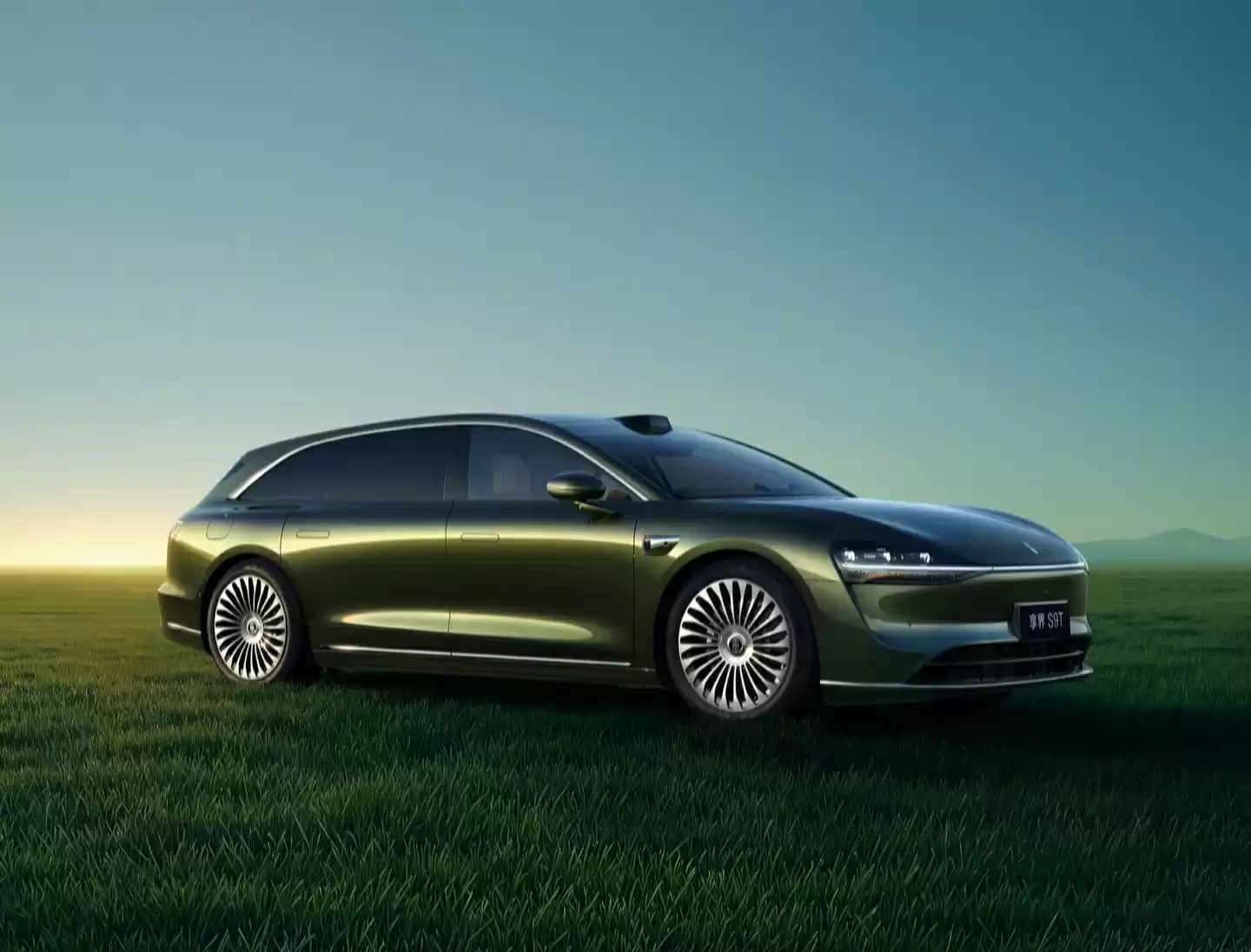 消息称鸿蒙智行明年在售车型有望超 17 款,五界都有新车上市