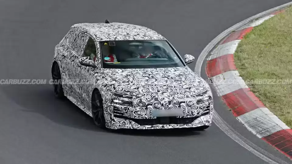 被传“夭折”的奥迪 RS6 e-tron Avant 旅行车原型现身纽北