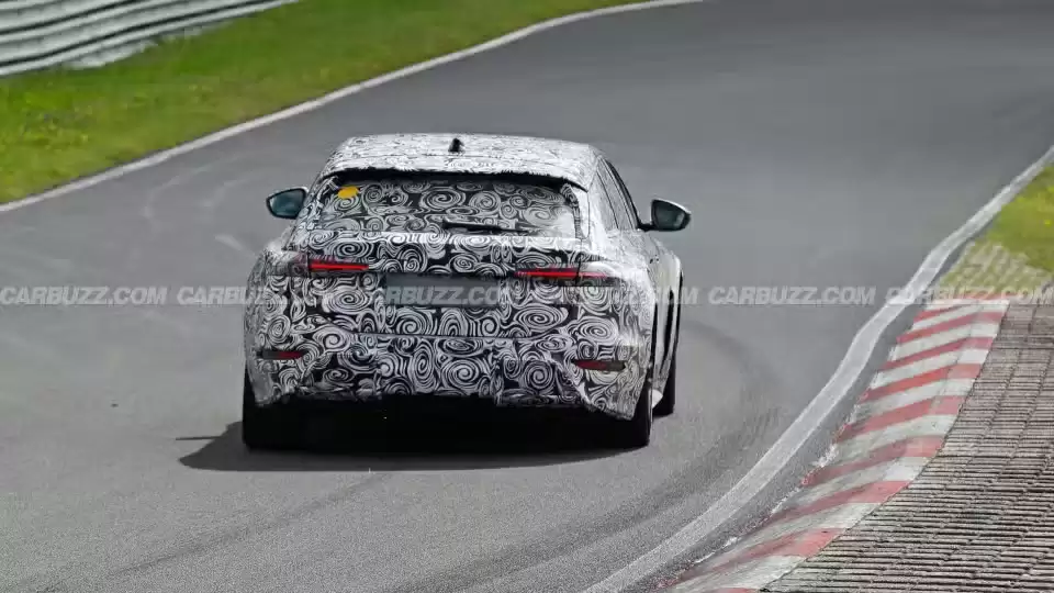 被传“夭折”的奥迪 RS6 e-tron Avant 旅行车原型现身纽北