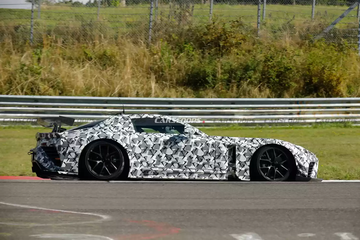 雷克萨斯 LFR 超跑纽北测试图曝光:3 种空气动力套件,V8 混动预估 900 马力