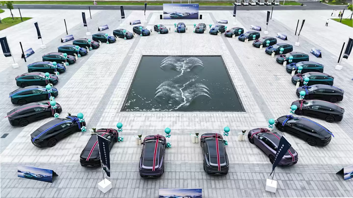 鸿蒙智行新款智界 S7 / R7 开启首批交付,售价 22.98 万元起