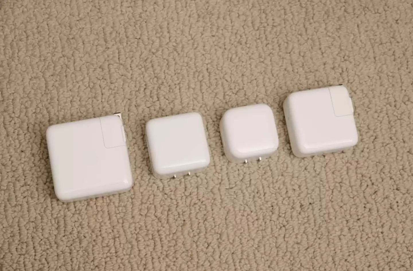 苹果“40W 动态电源适配器（最高 60W）”充电头实测：兼容 PD 60W 输入协议，提供约 18 分钟峰值功率