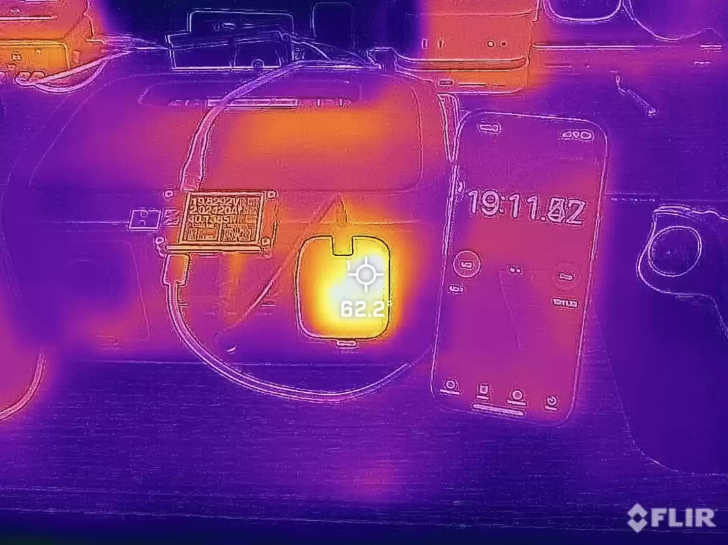 苹果“40W 动态电源适配器（最高 60W）”充电头实测：兼容 PD 60W 输入协议，提供约 18 分钟峰值功率