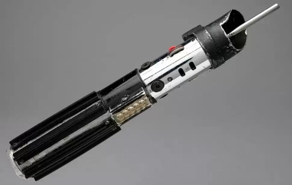 《星球大战》“达斯・维达”光剑拍出 365 万美元,创星战系列道具拍卖纪录