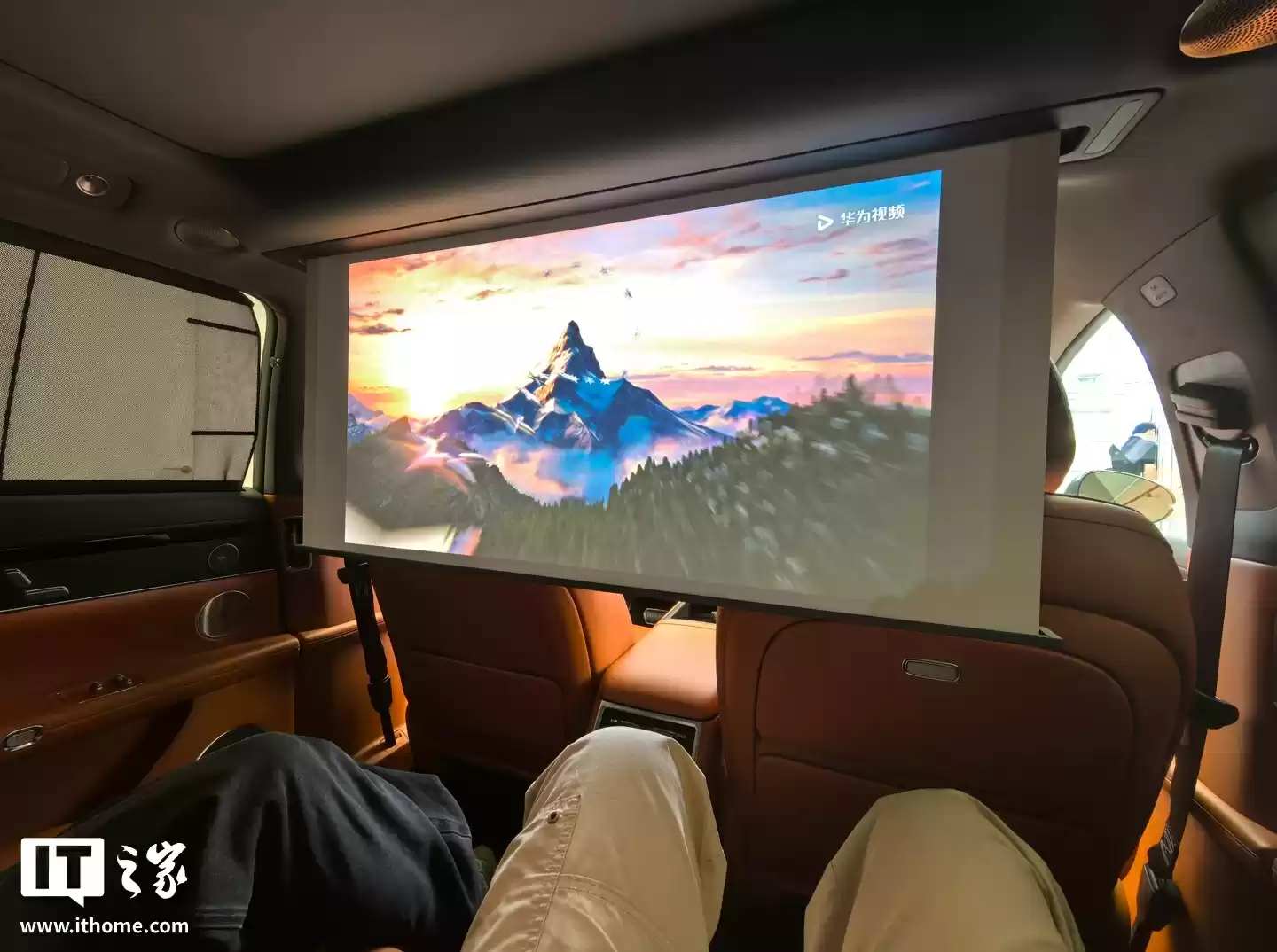 鸿蒙智行首款旅行车享界 S9T 配备智能投影巨幕系统 2.0，支持 1080P 超清画质