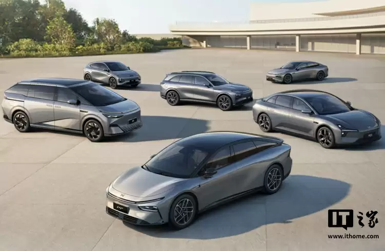 何小鹏:预计未来汽车公司的年研发投入达 500 亿元,300 亿用于 AI 领域