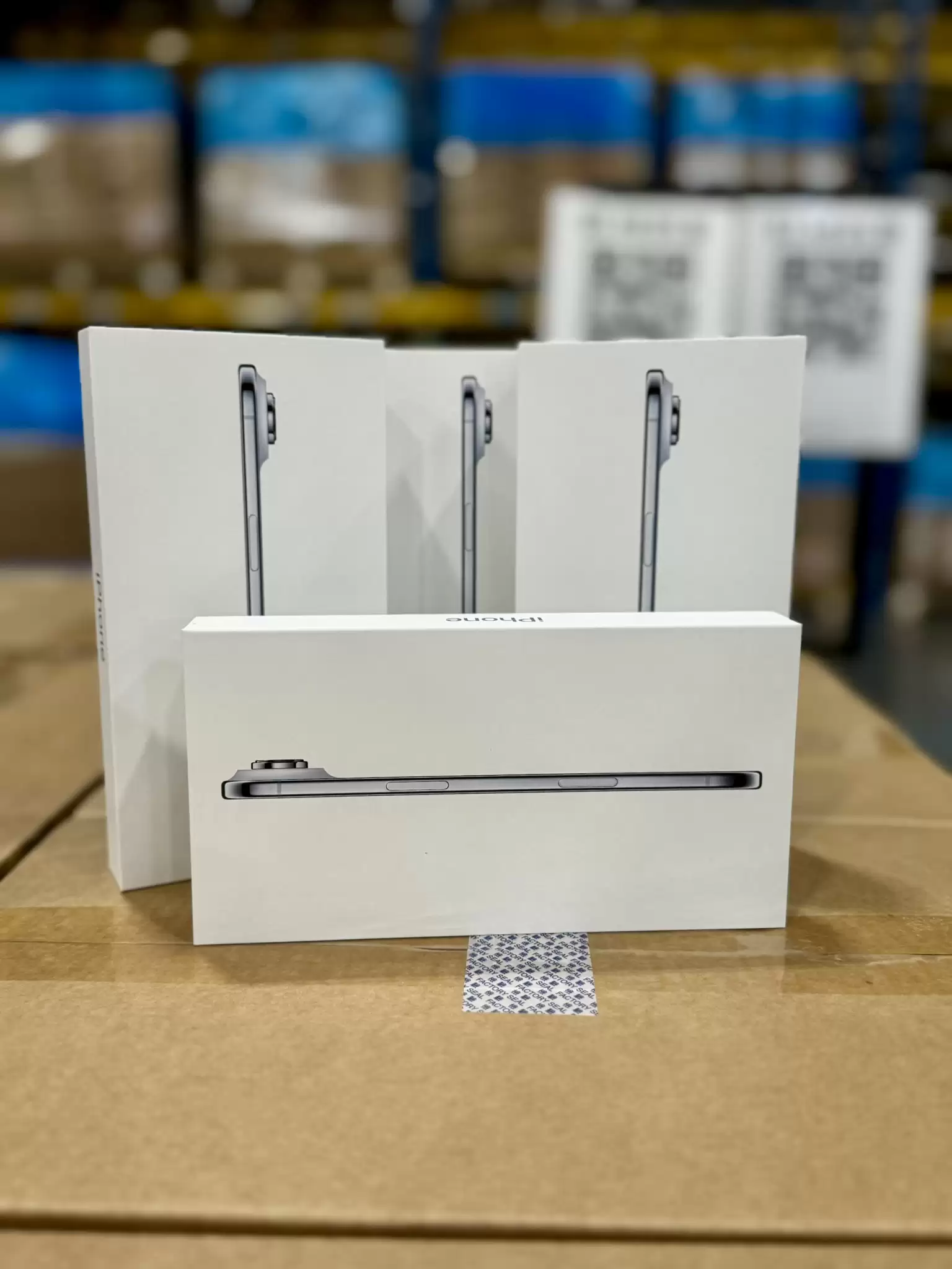 苹果 iPhone Air、iPhone 17 / Pro 系列真机包装盒曝光：简洁风格、橙色亮眼