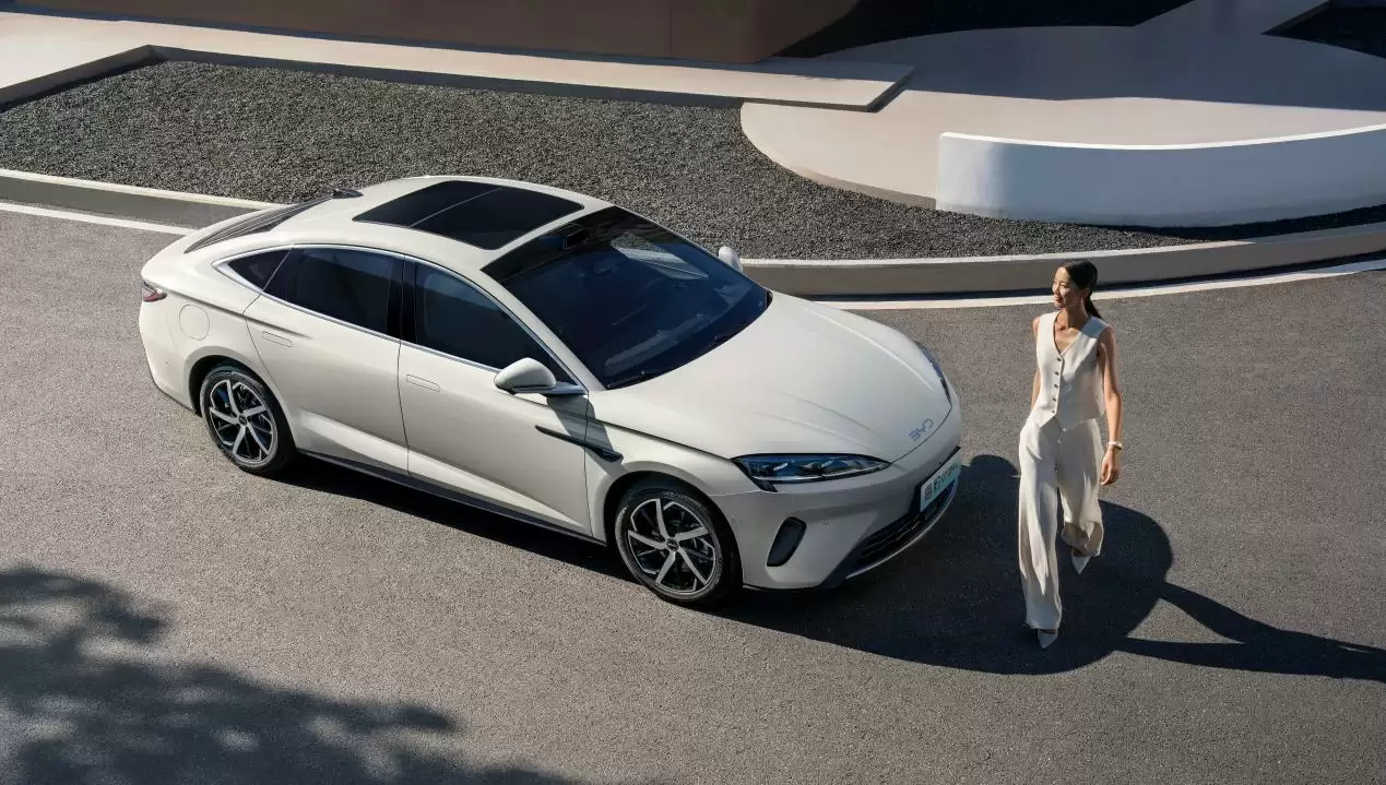 搭载云辇-C、激光雷达、冷暖冰箱，比亚迪 2026 款海豹 07DM-i 上市，14.98 万起