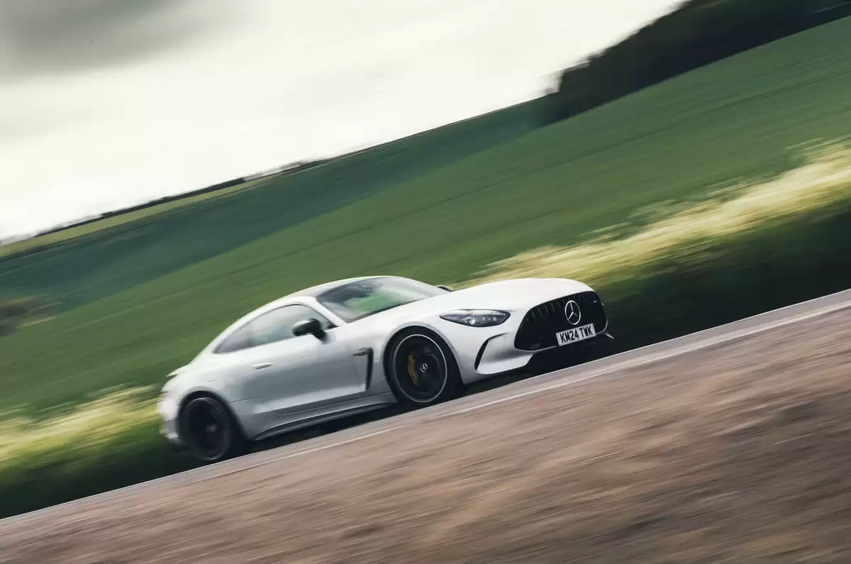 梅赛德斯 - AMG 正探索 GT 双门轿跑电动版，但需先证明投资合理性