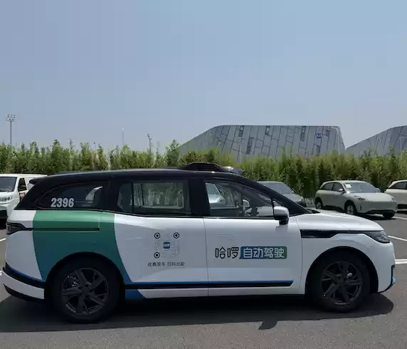 无人驾驶汽车遭恶意别车，涉事无牌车主被罚款 300 元、扣 10 分