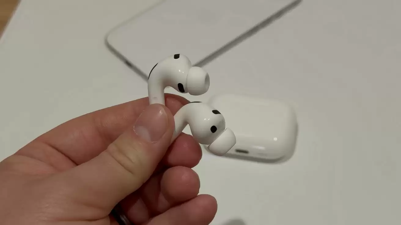 初探苹果 AirPods Pro 3 无线耳机：佩戴更舒适、降噪更卓越，新增心率监测和实时翻译