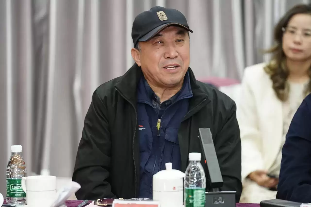 解海龙在座谈会上发言