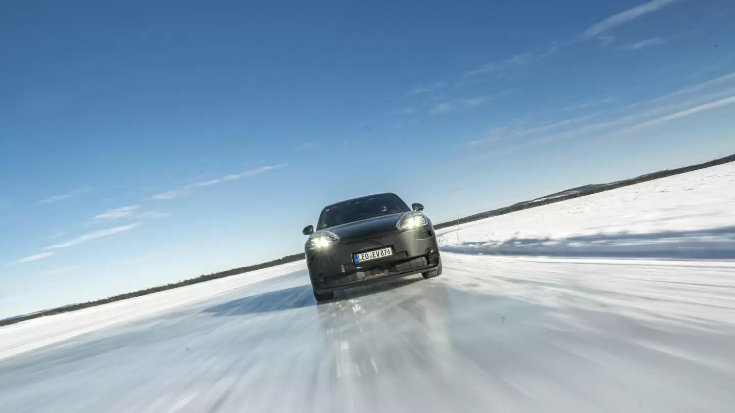 保时捷纯电卡宴沙漠测试