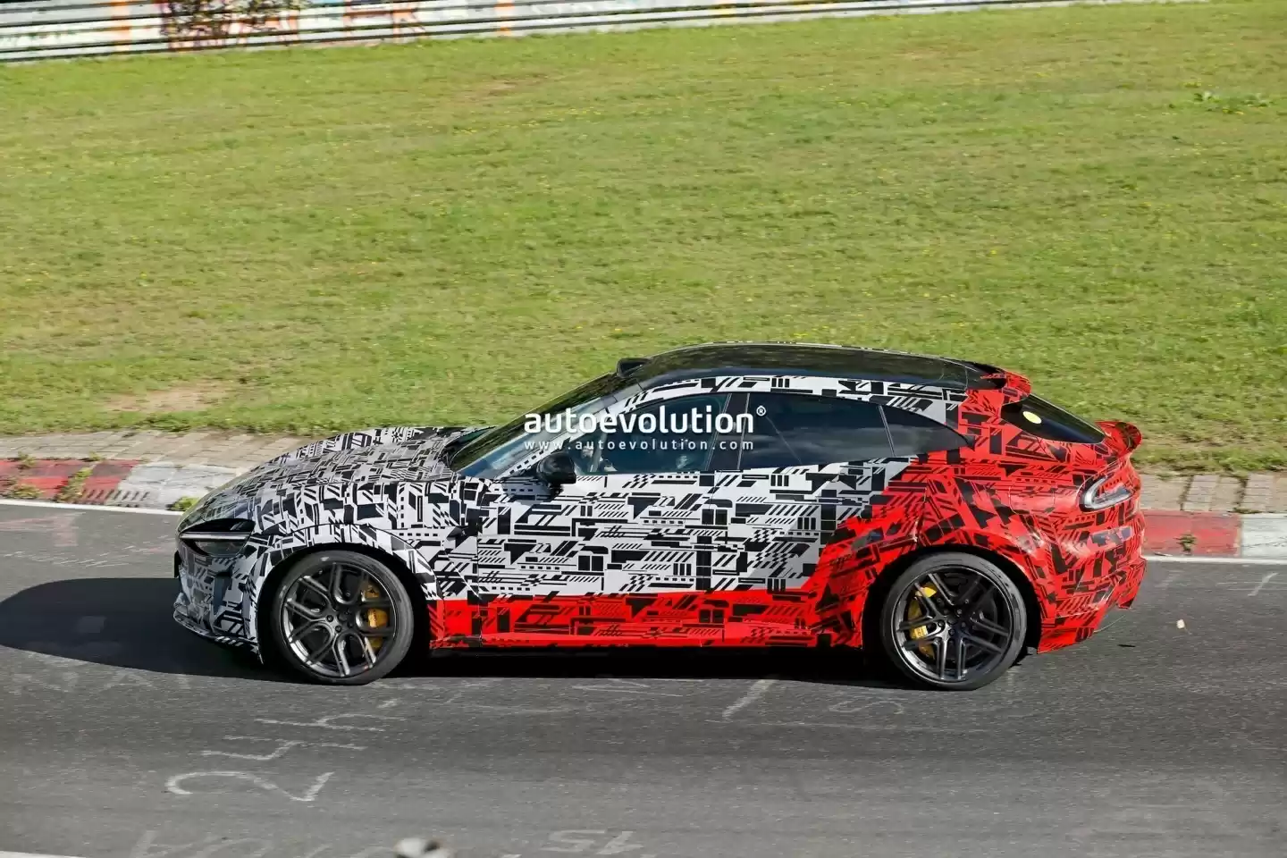 有望命名 YU7 GT ,小米 YU7 高性能版纽北测试更多信息曝光